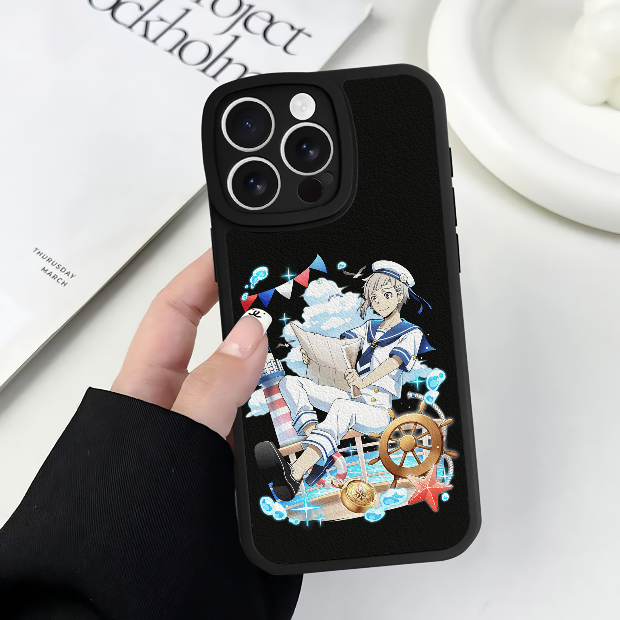 （画像用） 文豪ストレイドッグス Bungo Stray Dogs 【iPhone 16シリーズ対応】シリコンスマホケース（レザー調） 材質：シリコン